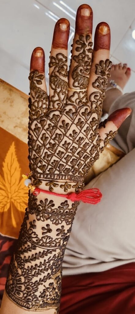 Beautiful Geometric mehndi design applied on a woman's back for Onam with intricate patterns and detailed motifs