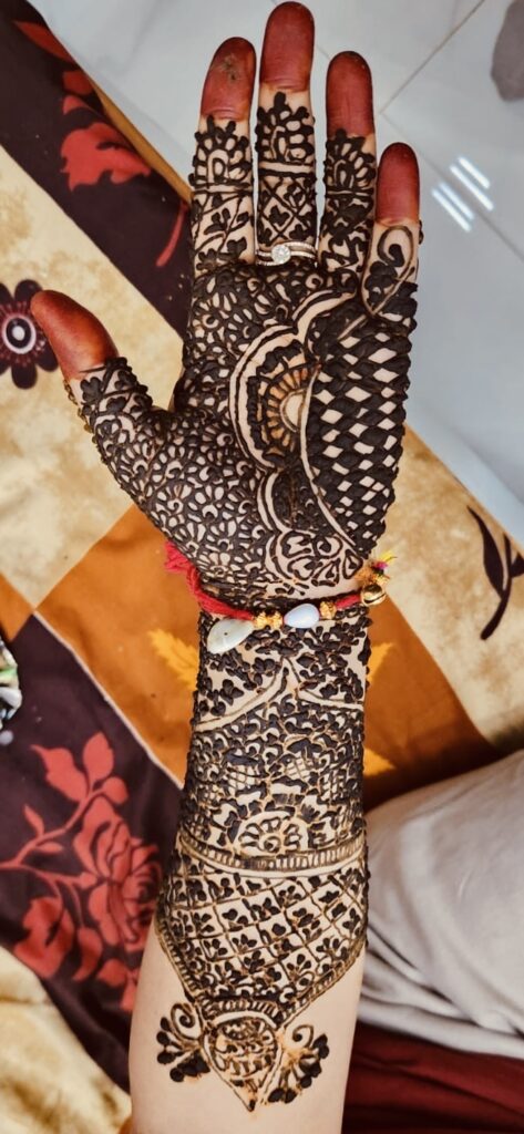 Beautiful Pakistani mehndi design applied on a woman's back for Lohri with intricate patterns and detailed motifs